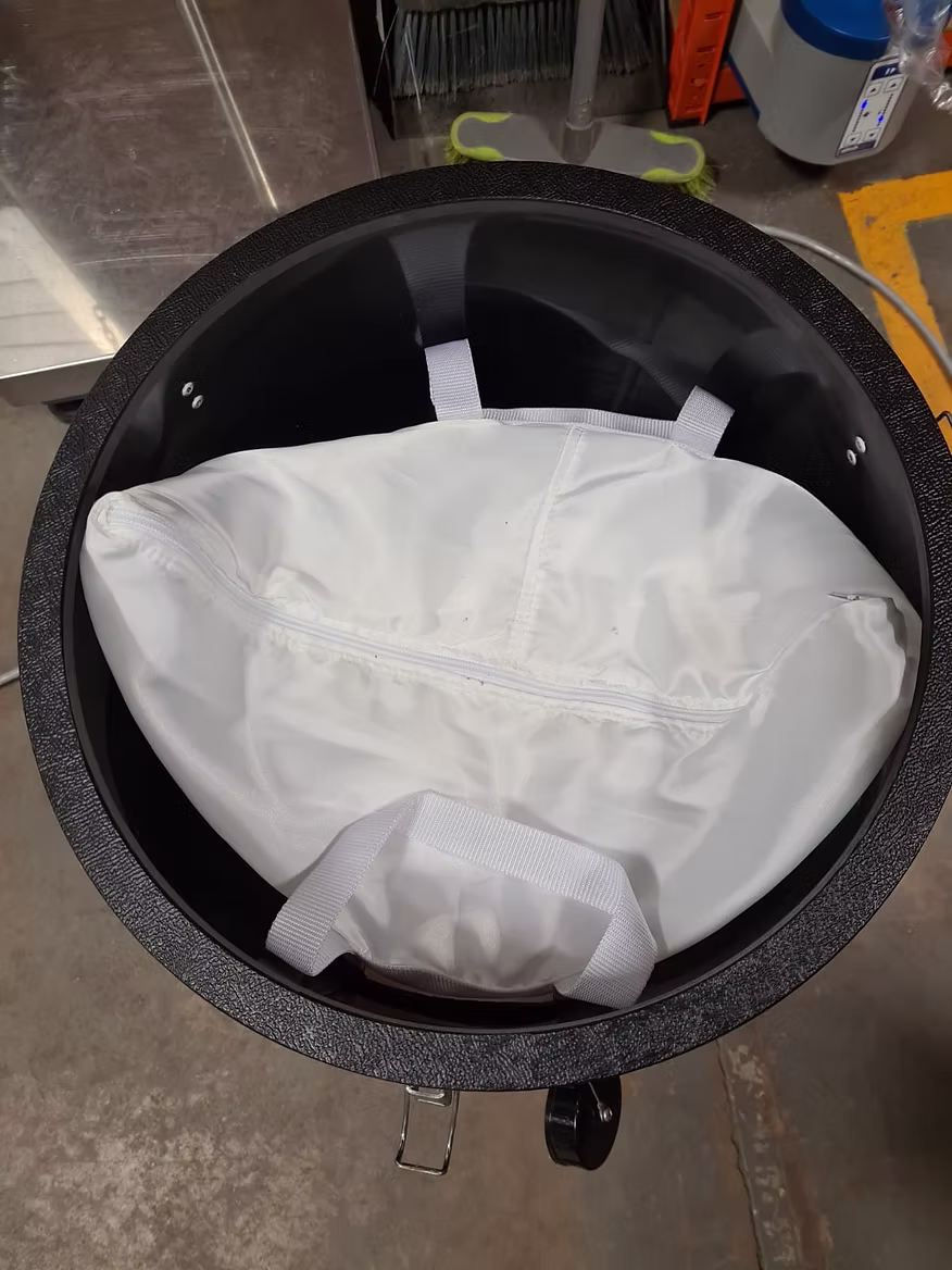 Satin återanvändningsbar dammsugarpåse med dragkedja small - Bild 2